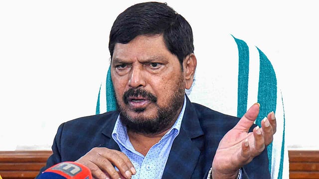 വിഎച്ച്പിയുടെ ഗർബ വിലക്ക് തള്ളി കേന്ദ്രമന്ത്രി; 'ഭരണഘടനയാണ് രാജ്യത്തിന്റെ അടിത്തറ, ആരെയും ഒഴിവാക്കാനാകില്ല'
