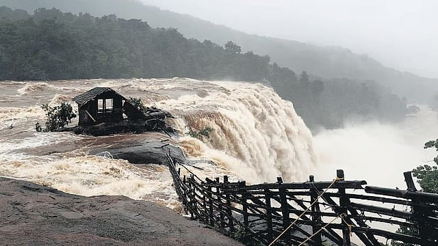 അതിരപ്പിള്ളി വെള്ളച്ചാട്ടം