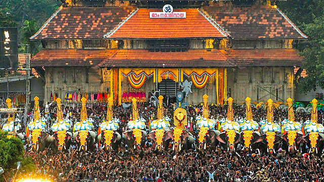 തൃശൂര് പൂരം കൊടിയേറ്റ് തിങ്കളാഴ്ച; പൂരം 26ന്; സാംപിള് വെടിക്കെട്ട് വെള്ളിയാഴ്ച