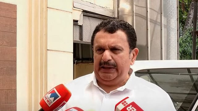 'മന്ത്രിയാണ് തല്ലാന് പോയത്; വീണയെ എയിംസില് നിന്നുള്ള വിദഗ്ധ സംഘം പരിശോധിക്കണം, വാര്ത്ത വായന പോലെ അഭിനയത്തിലും മിടുക്കി'