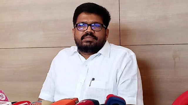 'ജില്ലാ സെക്രട്ടറി സ്ഥാനത്ത് നിന്ന് മാറ്റണം, എന്നാലെ പാര്ട്ടിയെ രക്ഷപ്പെടുത്താനാവൂ'; കെ കെ രാഗേഷിനെതിരെ രൂക്ഷവിമര്ശനം