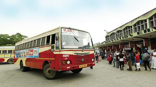 സ്കൂട്ടറിന് സൈഡ് കൊടുത്തില്ല; പൊലീസുകാരന് കെഎസ്ആര്ടിസി ബസ് ഡ്രൈവറെ ആക്രമിച്ചു, പരാതി