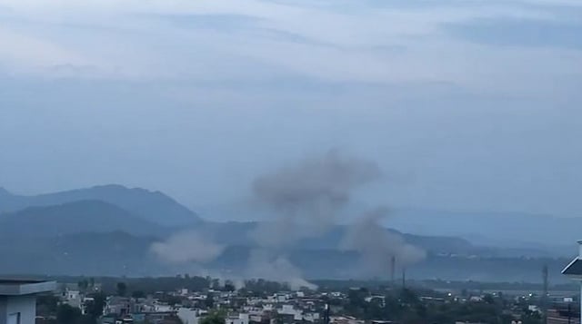 ഉദംപൂരിലെ ദിബ്ബർ പ്രദേശത്ത് സ്ഫോടനത്തെത്തുടർന്ന് പുക ഉയരുന്ന