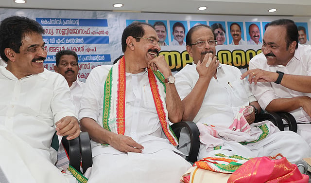 കോണ്‍ഗ്രസില്‍ മാറ്റത്തിന്റെ 'നേതൃപാക്കേജ്'