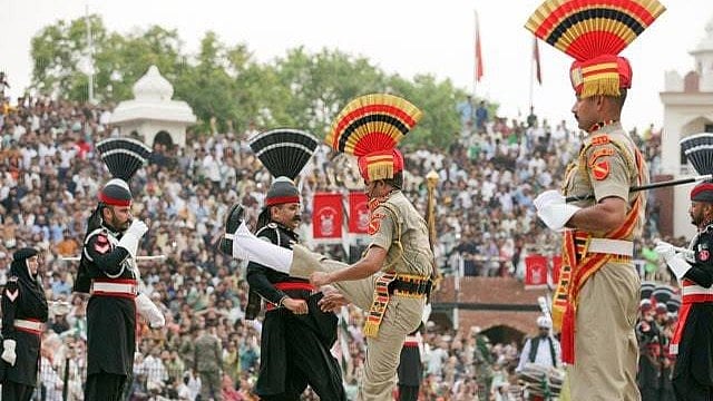 bsf-resumes-scaled-down-retreat-ceremony-at-india-pakistan-border