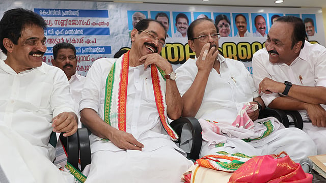 നിയമസഭാ തെര‍ഞ്ഞെടുപ്പിൽ എംപിമാർ വേണ്ട; മത്സരിക്കണമെങ്കിൽ രാഹുൽ ​ഗാന്ധി സമ്മതിക്കണം; കോൺ​ഗ്രസ് തീരുമാനം