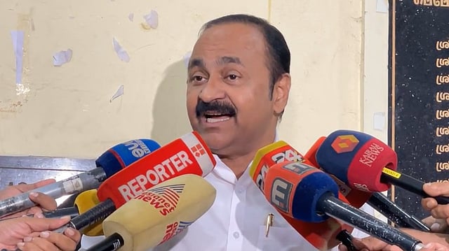 'സര്ക്കാരിനു പ്രിയപ്പെട്ടവര് ആ ജയിലിലുണ്ട്, ഗോവിന്ദച്ചാമിയും അക്കൂട്ടത്തിലുണ്ടെന്ന് ഇപ്പോള് മനസ്സിലായി'