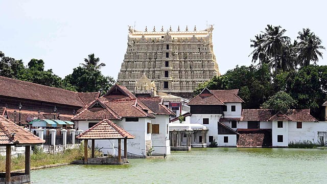 ശ്രീപത്മനാഭസ്വാമി ക്ഷേത്രത്തിനു മുകളില് ഡ്രോണ് പറത്തിയത് കൊറിയന് വ്ലോഗർ; യുവതിക്കായി തിരച്ചില്