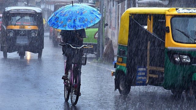 വടക്കന് കേരളത്തില് ശക്തമായ മഴയ്ക്ക് സാധ്യത; 5 ജില്ലകളില് യെല്ലോ അലര്ട്ട്