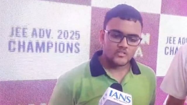 'ദിവസം ഏഴു മണിക്കൂറെങ്കിലും പഠിക്കുക, ഓരോ ദിവസവും ചെയ്യേണ്ടത് മുന്കൂട്ടി നിശ്ചയിക്കുക'; ജെഇഇ ടോപ്പര് രജിത് ഗുപ്ത പറയുന്നു- വിഡിയോ