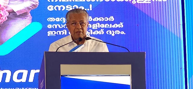 കെ സ്മാർട്ടിന്റെ ഉദ്ഘാടന വേളയിൽ മുഖ്യമന്ത്രി പിണറായി വിജയൻ (pinarayi government )