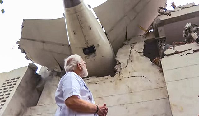 Ahmedabad Air India Crash; വിമാനഅപകടം നടന്ന സ്ഥലം സന്ദര്ശിക്കുന്ന പ്രധാനമന്ത്രി