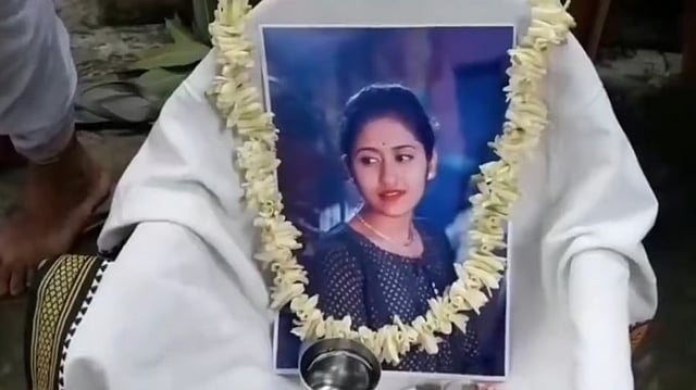 മകള് അന്യമതത്തില്പ്പെട്ട ആള്ക്കൊപ്പം ഒളിച്ചോടി വിവാഹം കഴിച്ചു; പെണ്കുട്ടിയുടെ 'ശ്രാദ്ധം' ചെയ്ത് മാതാപിതാക്കള്