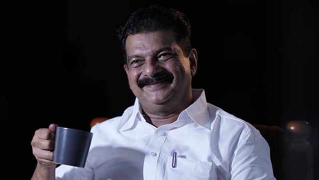 ഇരുപക്ഷത്തോടും പടവെട്ടി ഇരുപതിനായിരത്തോളം വോട്ട്; മൂന്നാമതായിട്ടും 'ജയിച്ചുകയറി' അന്വര്