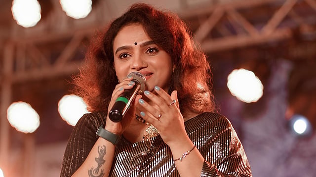 'കാപ്സ്യൂൾ കണ്ട് മടുത്തു! സോ കോൾഡ് സാംസ്കാരിക നായകർക്ക് എതിരെ ഉള്ളതാണെങ്കിലും കൊണ്ടത് മറ്റു ചിലർക്കാണ്'