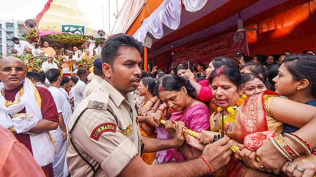 രഥയാത്ര കണ്ട് ഭക്തിസായൂജ്യം അടയാന് ലോകമെമ്പാടുമുള്ള നിരവധി ഭക്തര് ക്ഷേത്രത്തിലേക്ക് ഒഴുകിയെത്തി