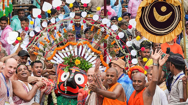 ലക്ഷക്കണക്കിന് ഭക്തരെ വരവേറ്റ് പുരി രഥയാത്ര
