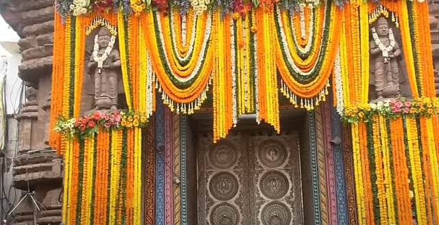 'ജയ് ജഗന്നാഥ്'; ഭക്തിനിര്ഭരമായ അന്തരീക്ഷത്തില് പുരി രഥയാത്ര, ഒഴുകിയെത്തി ലക്ഷങ്ങള്- ലൈവ് വിഡിയോ