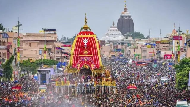 പുരി രഥയാത്രയ്ക്കിടെ തിക്കും തിരക്കും; മൂന്ന് മരണം, 50 ലേറെ പേര്ക്ക് പരിക്ക്