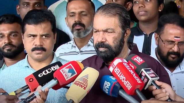 രാഹുലിനെ എവിടെയാണ് ഒളിപ്പിച്ചതെന്ന് മുരളീധരന് പറയട്ടെ; ഒളിവുതാമസം നേതാക്കളുടെ അറിവോടെ; വി ശിവന്കുട്ടി
