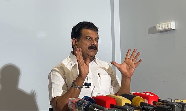 തദ്ദേശ തെരഞ്ഞെടുപ്പില്‍ പിണറായിസത്തിനെതിരെ പോരാട്ടമില്ല; സമദൂര സിദ്ധാന്തമെന്ന് പിവി അന്‍വര്‍
