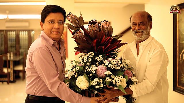 എടുത്ത പടങ്ങളെല്ലാം ബ്ലോക്ക്ബസ്റ്ററുകൾ; ഇന്ത്യയിലെ ഏറ്റവും സമ്പന്നനായ നിർമാതാവ് ആരാണെന്നറിയാമോ? 