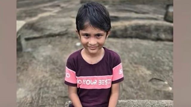 അമ്മയുടെ കണ്‍മുന്നില്‍ വെച്ച് സ്‌കൂള്‍ ബസ് ഇടിച്ചു; ആറു വയസ്സുകാരന് ദാരുണാന്ത്യം