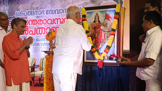 ഭാരതാംബ വിവാദം: സസ്പെന്ഷനെതിരെ രജിസ്ട്രാര് കോടതിയിലേക്ക്, വിസിയുടെ നടപടി ചട്ടവിരുദ്ധമെന്ന് മന്ത്രി ബിന്ദു