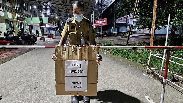 നിപ: മൂന്നു ജില്ലകളില് ജാഗ്രതാനിര്ദേശം; മൂന്ന് സ്കൂളുകള് അടയ്ക്കാന് മണ്ണാര്ക്കാട് എഇഒയുടെ നിര്ദേശം