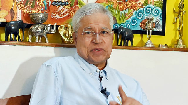 'നേതാക്കളെ മഹത്വവല്ക്കരിക്കലല്ല, വിവരങ്ങള് ജനങ്ങളെ അറിയിക്കുകയാണ് സര്ക്കാര് മാധ്യമങ്ങളുടെ കര്ത്തവ്യം'