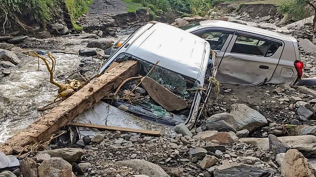 ആ നായയുടെ കുര രക്ഷിച്ചത് 67 ജീവനുകള്; മാണ്ഡിയില് നിന്നുള്ള അതിജീവന കഥ