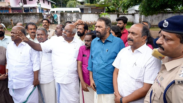 മിഥുന്റെ മരണത്തില് നടക്കുന്നത് ത്രിതല അന്വേഷണം; വീട്ടിലെത്തി ആശ്വസിപ്പിച്ച് മന്ത്രിമാര്; സ്കൂളിലെ പൊതുദര്ശനത്തിന് ശേഷം നാളെ വൈകീട്ട് സംസ്കാരം