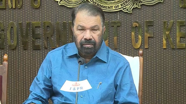 പ്രധാനാധ്യാപികയ്ക്ക് സസ്പെന്ഷന്, സ്കൂള് മാനേജ്മെന്റിനോട് വിശദീകരണം തേടി, മിഥുന്റെ കുടുംബത്തിന് മൂന്നുലക്ഷം രൂപ അടിയന്തര സഹായം: മന്ത്രി ശിവന്കുട്ടി