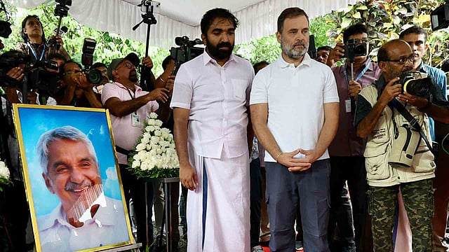 ഡോക്ടര്മാര് പറഞ്ഞിട്ടും കേട്ടില്ല, അന്ന് ഉമ്മന് ചാണ്ടിയെ കാറില് കയറ്റിയത് ബലമായി; ഭാരത് ജോഡോ യാത്ര ഓര്മ പങ്കുവച്ച് രാഹുല് ഗാന്ധി