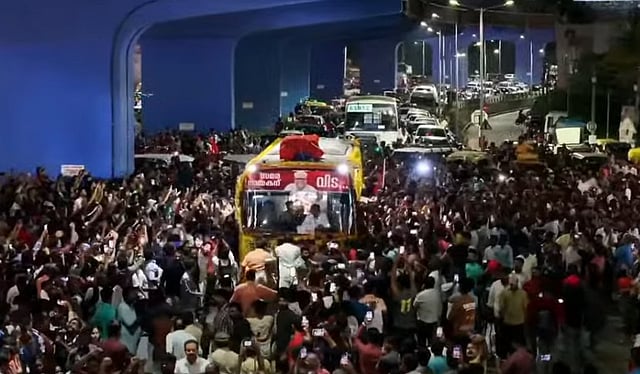 വിഎസിന്റെ മൃതദേഹവുമായുള്ള വിലാപയാത്ര