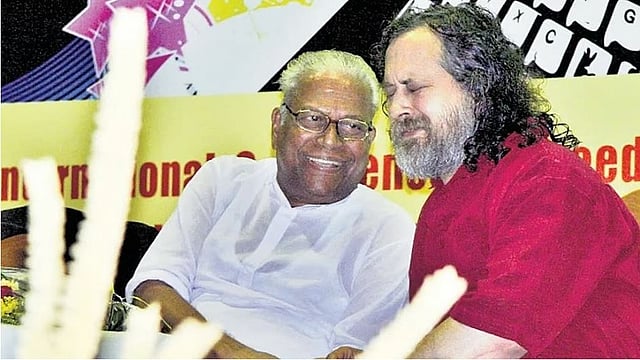 വിഎസ്സിന് അന്നേ മനസ്സിലായി, സ്വതന്ത്ര സോഫ്റ്റ്‌വെയറിന്‍റെ കരുത്ത്; പിന്നെയുണ്ടായത് ചരിത്രം 