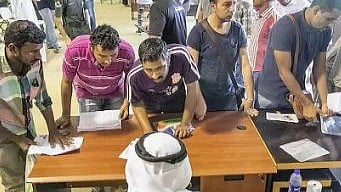 ഗൾഫ് രാജ്യങ്ങളിലെ സ്വകാര്യ നിയമനങ്ങളിൽ വൻ ഇടിവ്;
പിടിച്ചു നിന്നത് ടെക് മേഖല മാത്രം, റിപ്പോർട്ട്