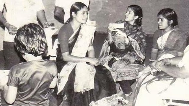 അരവിന്ദന്റെ കുമ്മാട്ടി എന്ന ചിത്രത്തില് കോറസ് പാടിയാണ് സിനിമാ രംഗത്തേക്കുള്ള തുടക്കം