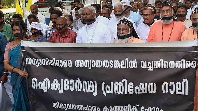 കന്യാസ്ത്രീകളുടെ അറസ്റ്റ്: കേരളത്തില് പ്രതിഷേധം തെരുവിലേക്ക്, ഭരണഘടന പശുതിന്ന് പോകുന്ന ഗതികേടെന്ന് ബിഷപ്പ് ജോസഫ് പാംപ്ലാനി