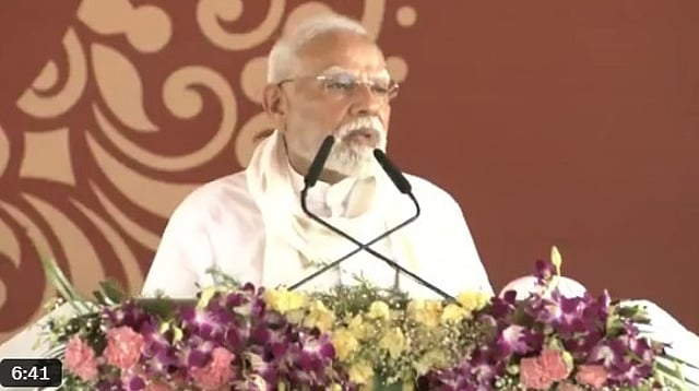 'ഇന്ത്യക്കാരന്റെ വിയര്പ്പുള്ള ഉത്പന്നങ്ങള് വാങ്ങൂ'; ട്രംപിന്റെ തീരുവ ഭീഷണിക്കിടെ മോദിയുടെ 'സ്വദേശി' ആഹ്വാനം