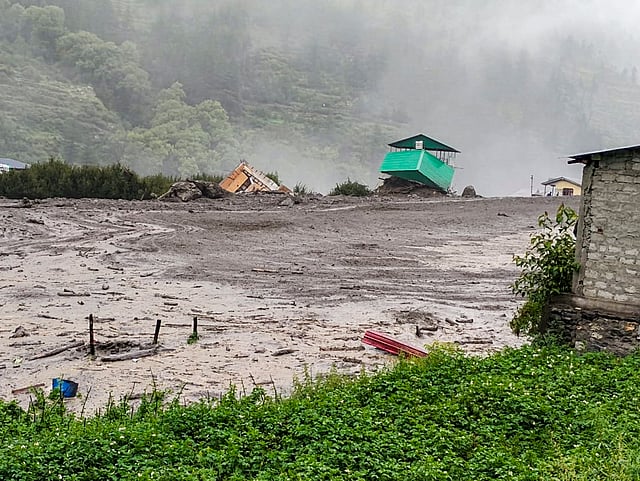 കഴിഞ്ഞ കുറച്ചുദിവസങ്ങളായി സംസ്ഥാനത്ത ശക്തമായ മഴയാണ് തുടരുന്നത്.