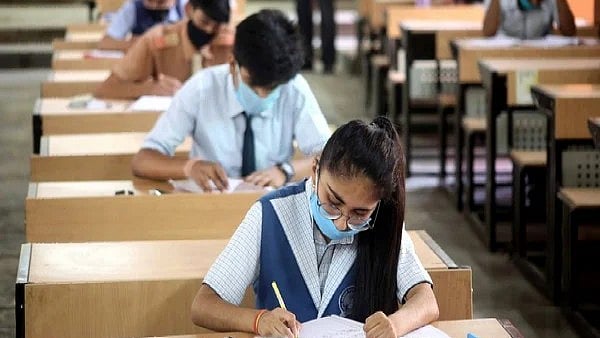 സിബിഎസ്ഇ അടുത്ത വര്ഷം മുതല് ഓപ്പണ് ബുക്ക് എക്സാം, ഓരോ ടേമിലും മൂന്ന് പരീക്ഷ; റിപ്പോര്ട്ട്