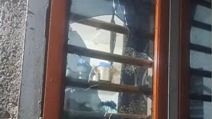 പ്രണയം നിരസിച്ചു; പാലക്കാട് പെണ്‍കുട്ടിയുടെ വീടിന് നേരെ പെട്രോള്‍ ബോംബ് എറിഞ്ഞു, രണ്ടു യുവാക്കള്‍ പിടിയില്‍ 