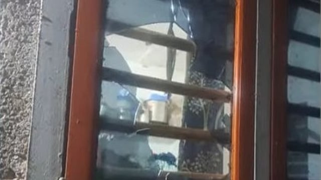പ്രണയം നിരസിച്ചു; പാലക്കാട് പെണ്കുട്ടിയുടെ വീടിന് നേരെ പെട്രോള് ബോംബ് എറിഞ്ഞു, രണ്ടു യുവാക്കള് പിടിയില്