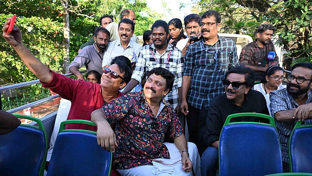 'ആ സ്റ്റുഡന്‍സ് ഓണ്‍ലി കെഎസ്ആര്‍ടിസിയില്‍ മോഹന്‍ലാലും ഉണ്ടാകും, ഫുട്‌ബോഡിലായിരുന്നു യാത്ര'; 'ഓര്‍മ്മ എക്‌സ്പ്രസ്' യാത്ര തുടങ്ങി 