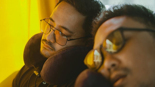 യാത്രകളില് നെക്ക് പില്ലോ ഉപയോഗിക്കുന്നവരാണോ? ചില കാര്യങ്ങൾ ശ്രദ്ധിക്കേണ്ടതുണ്ട്