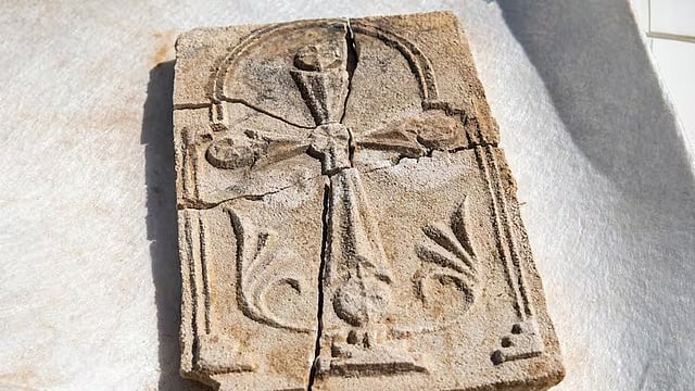 Abu Dhabi’s Sir Bani Yas Island Yields 1,400‑Year‑Old Christian Cross