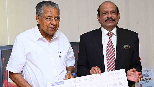 മുണ്ടക്കൈ ചൂരല്മല പുനരധിവാസം: 10 കോടി രൂപ മുഖ്യമന്ത്രിക്ക് കൈമാറി എം എ യൂസഫലി