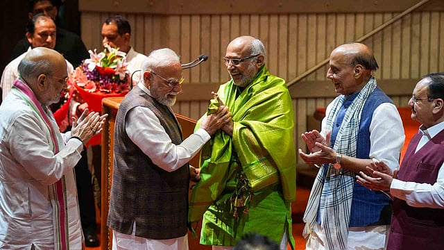ഉപരാഷ്ട്രപതി തെരഞ്ഞെടുപ്പ്: സി പി രാധാകൃഷ്ണന് ഇന്ന് നാമനിര്ദേശ പത്രിക സമര്പ്പിക്കും; വൈഎസ്ആര് കോണ്ഗ്രസ് പിന്തുണ എന്ഡിഎയ്ക്ക്