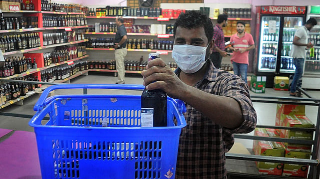 ഓണത്തിന് റെക്കോര്ഡ് ബോണസുമായി ബെവ്കോ; ജീവനക്കാര്ക്ക് കിട്ടുക 102,000 രൂപ